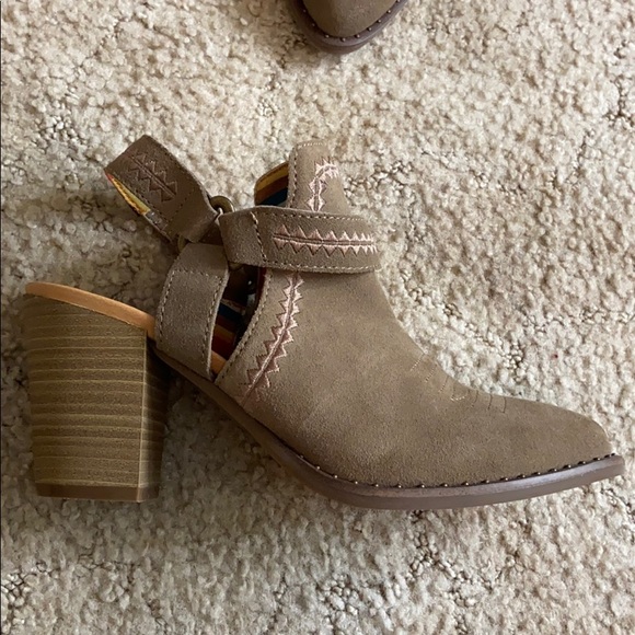 Booties - Picture 3 of 4